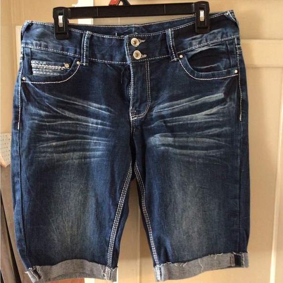 Cute designer jean shorts size 11/12 - Picture 1 of 8